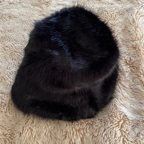 Faux fur bucket hat - Picture 2 of 2